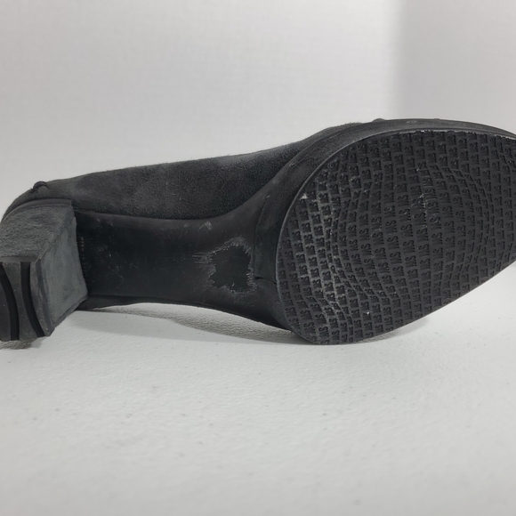 Stuart Weitzman Sz 7 Dark Gray/Black Suede Chunk Heels With Tasseld